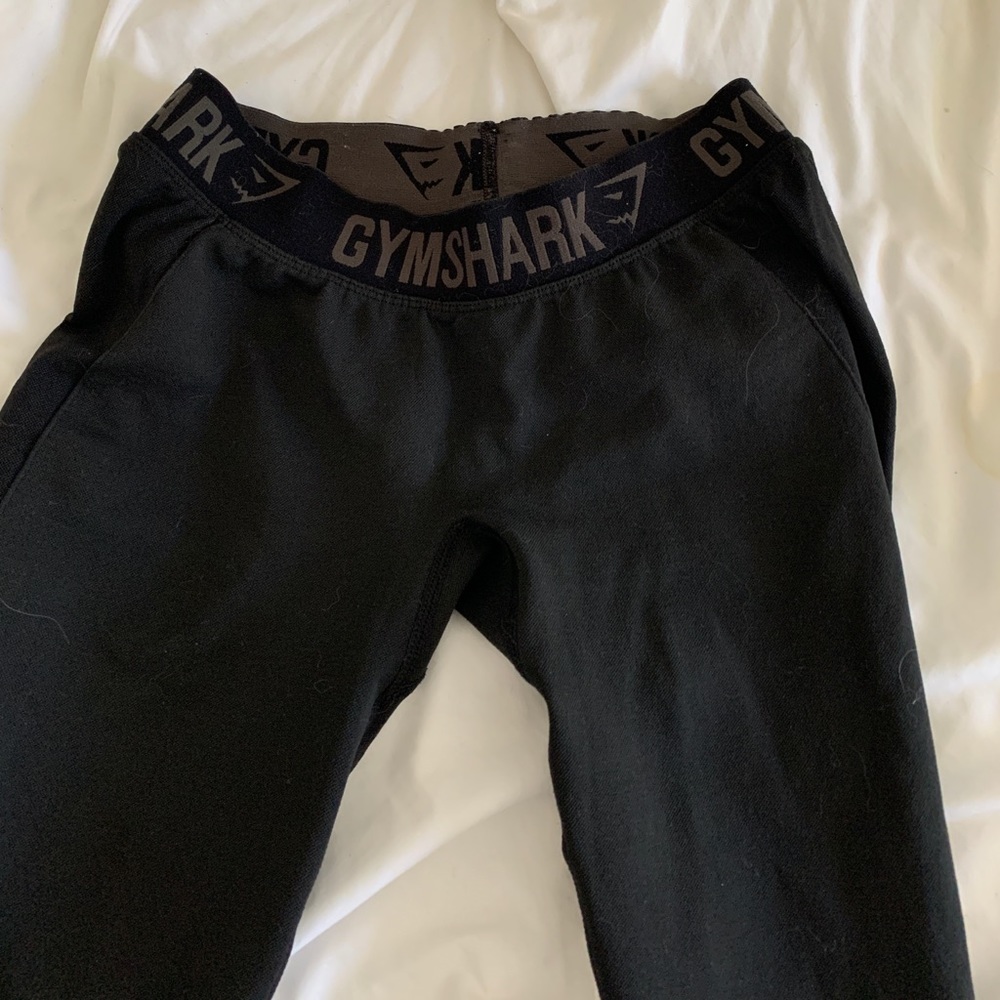Black Gymshark leggings